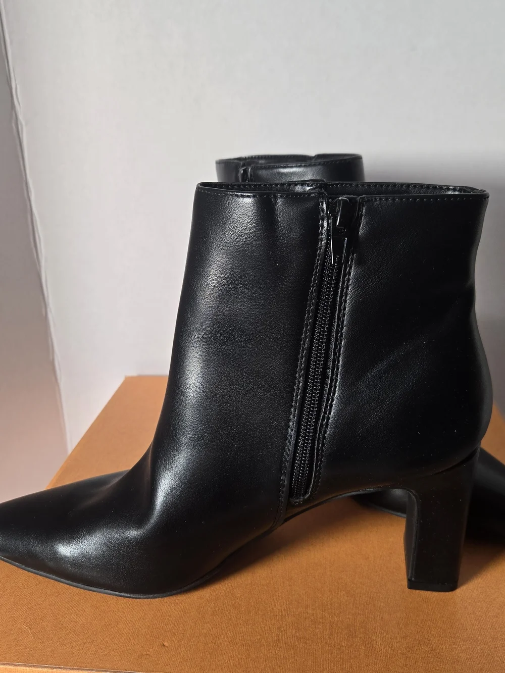 UNISA Yopie Black Women’s Boots Booties Size 9M  NEW